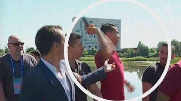 Ronaldo izgubio živce: Uzeo mikrofon novinaru i bacio ga u jezero (VIDEO)