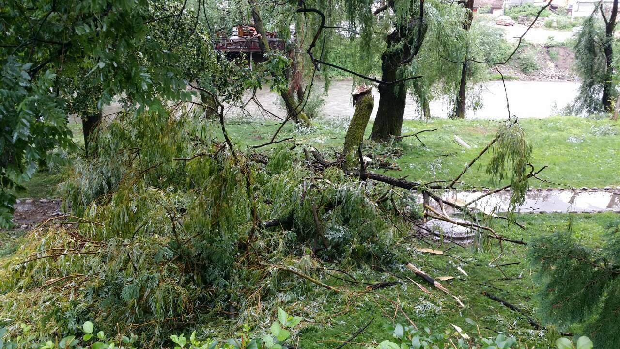 Epilog jučerašnjeg nevremena: U Varešu stanje prirodne nesreće, sela odsječena od grada, problemi u saobraćaju