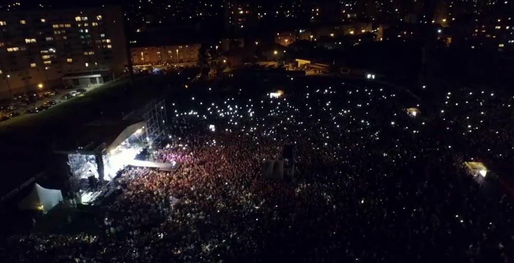 Tuzla na nogama: Pogledajte snimak dronom sa koncerta Dine Merlina (VIDEO)