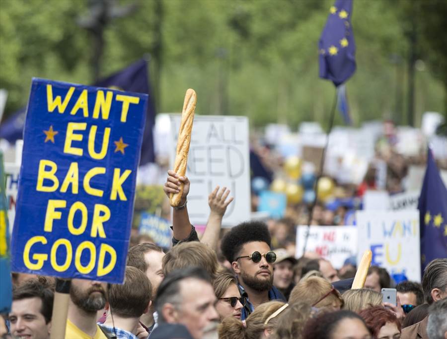 Hiljade ljudi na ulicama Londona protestuje protiv Brexita