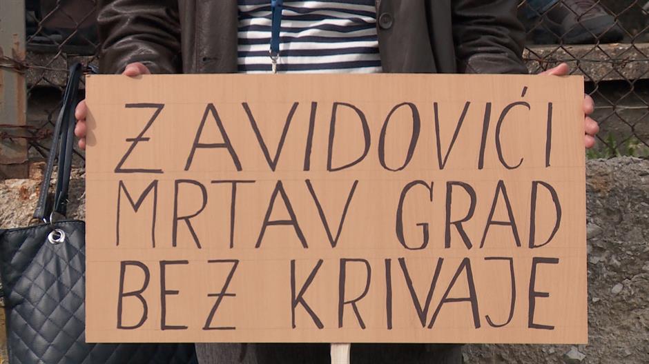 Radnici Krivaje ponovo blokirali zgradu Općine Zavidovići