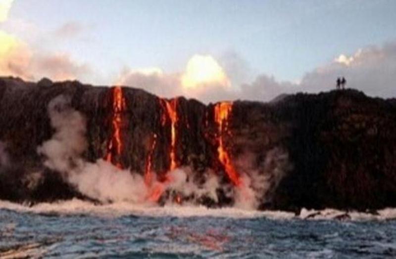 Lava se ulila u Tihi okean: Spektakularan i opasan prizor (VIDEO)