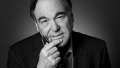 Oliver Stone: Fenomen igrice Pokemon GO predstavlja novi oblik invazije na privatnost