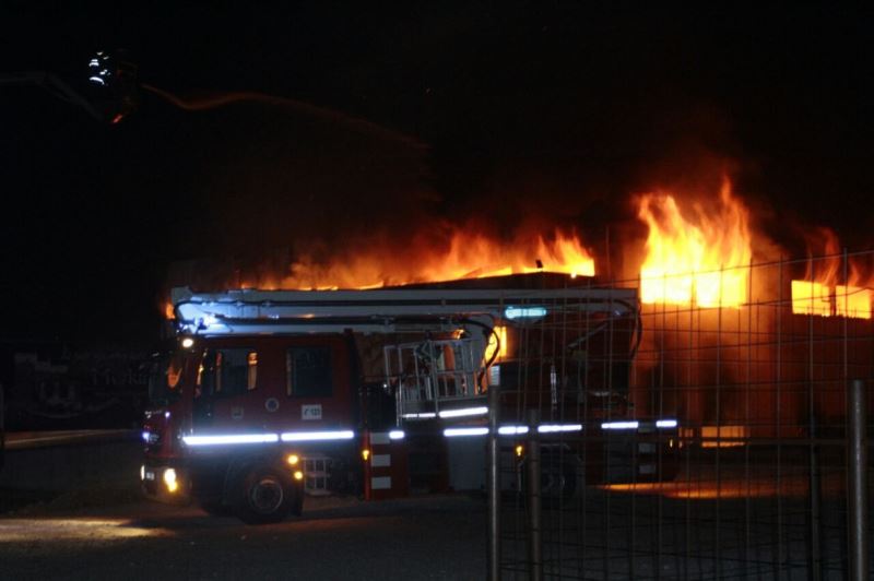 Objekat trgovačkog lanca Škafa u potpunosti izgorio