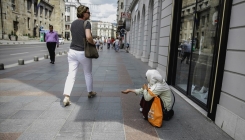 Sve više prosjaka na ulicama, građani "odmažu" svojom dobrotom (FOTO)