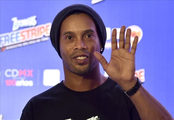 Ronaldinho okončao igračku karijeru