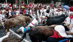 Španija: Četvero povrijeđenih u prvoj trci s bikovima u Pamploni (FOTO)