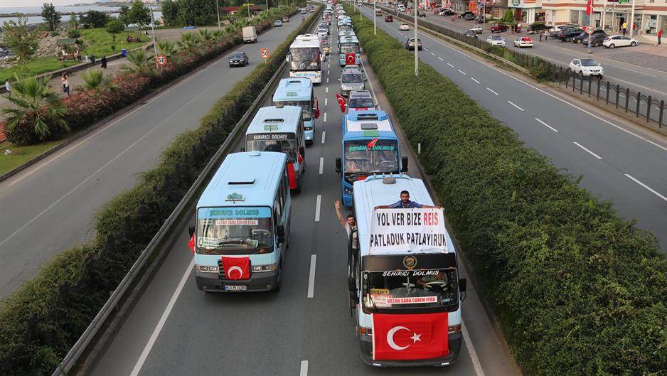 Turci konvojem od 700 vozila poručili "NE" državnom udaru