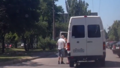 Ovaj čovjek je terminator: Pregazili ga autobus i kombi, a onda se desilo nešto neočekivano (VIDEO)