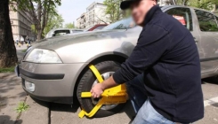 Bh. građanima u Srbiji nezakonito blokiraju vozila na parkingu