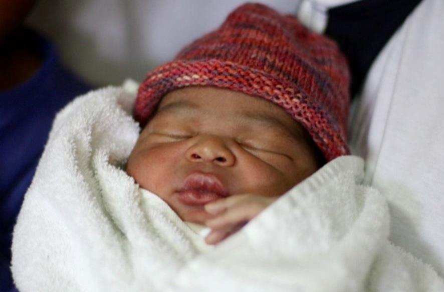 Beba migrant rođena u spasilačkom brodu: Sporno državljanstvo