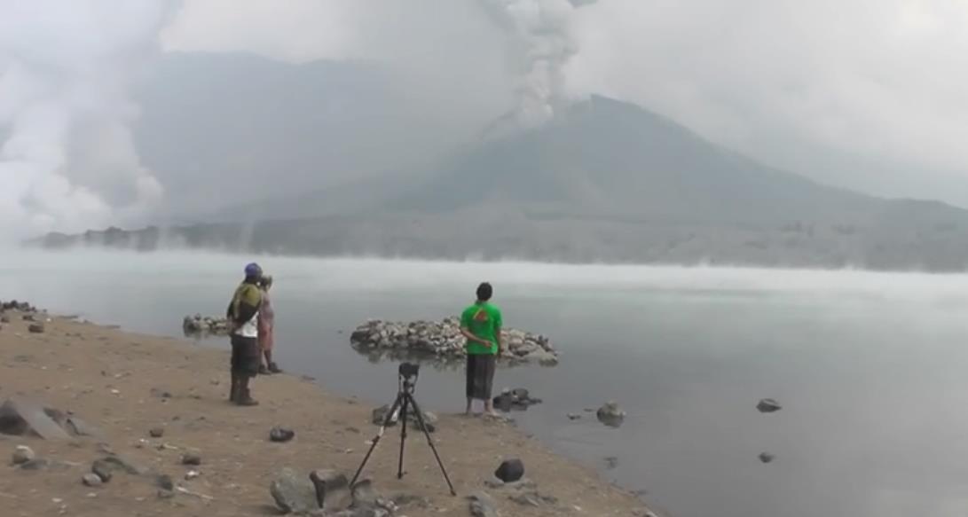 Erupcija vulkana u Indoneziji: Evakuirana 274 planinara (VIDEO)