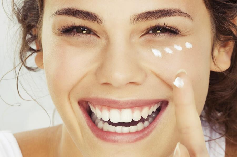 Pet jasnih znakova da koristite kremu za lice koja ne odgovara vašem tipu kože
