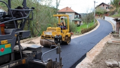 U toku završni radovi na sanaciji i asfaltiranju ceste u naselju Mandići (FOTO)