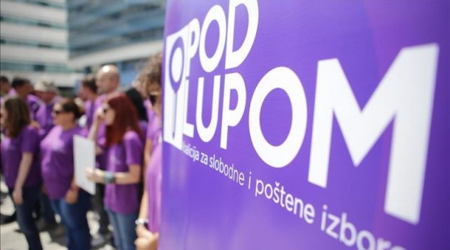 Ulična akcija u Tuzli: Koalicija "Pod lupom" pozvala građane na nestranačko posmatranje Općih izbora