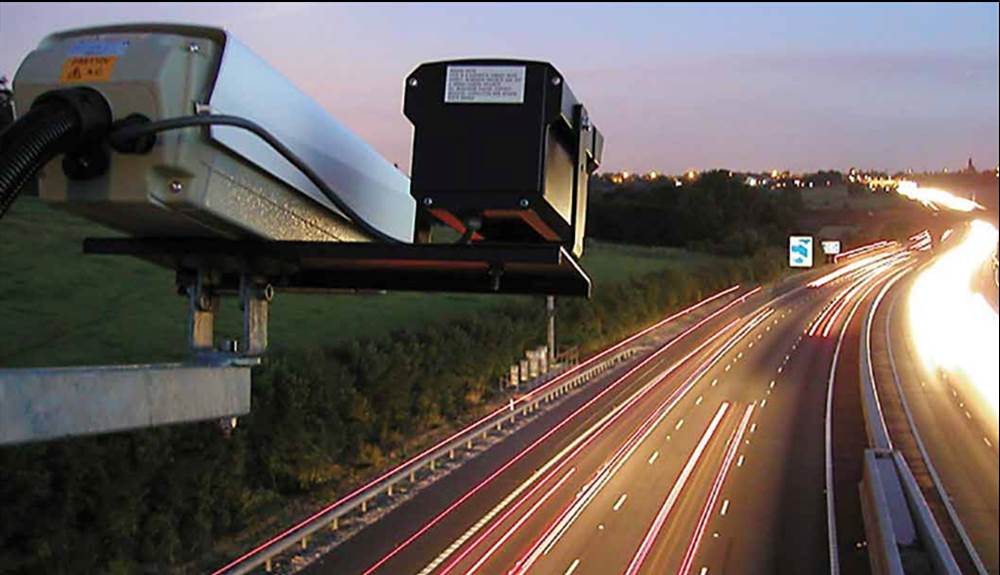 Stižu kamere koje otkrivaju korištenje mobitela u vožnji