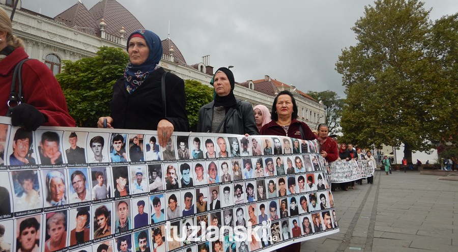 Žene Srebrenice poručile: Ako izgubimo Srebrenicu, gubimo i Tuzlu, Sarajevo i čitavu BiH! (FOTO)