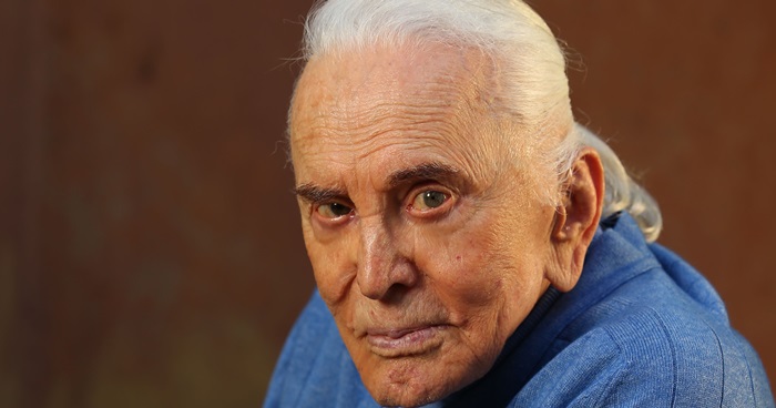 Kirk Douglas većinu svog nasljedstva donirao u humanitarne svrhe