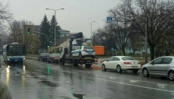 Banja Luka: Pauk odvozi policijsko auto - kvar ili nepropisno parkiranje?