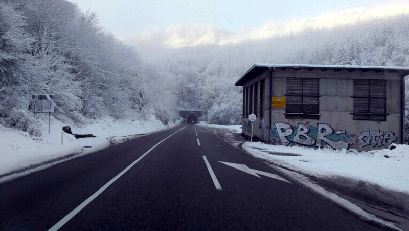 BiH: Zbog mokrog kolovoza i poledice vozači se upozoravaju na maksimalan oprez