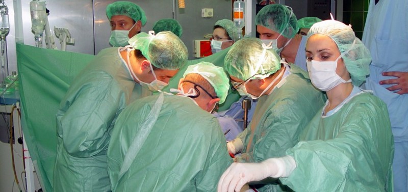 Ljekari UKC-a Tuzla obavili transplantaciju jetre i bubrega