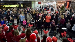 Novogodišnja bajka u Robnoj Kući Tuzlanka protekla je na najljepši način  (FOTO)