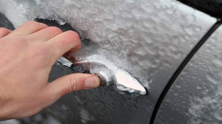 Spriječite da se tokom zime zalede vrata na vašem automobilu, uz ovaj genijalni trik (VIDEO)