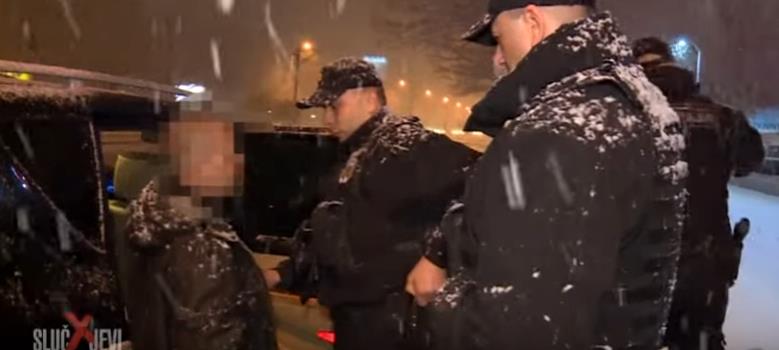 Slučajevi X: Policija ga zaustavila i pitala ima li oružje, smireno odgovorio da ima (VIDEO)