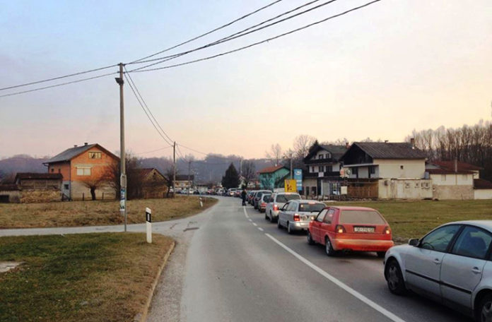 Na graničnom prelazu Velika Kladuša na izlazu iz BiH čeka se 45 minuta