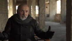 Pogledajte dokumentarni film "Sredinom" posvećen bh. kantautoru Dini Merlinu (VIDEO)