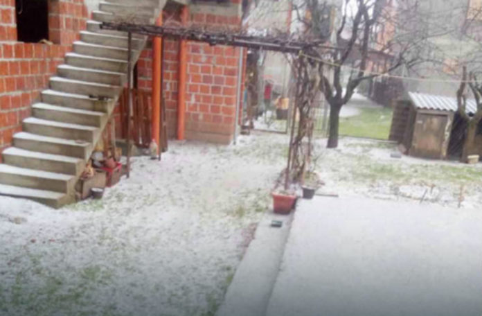 Nevrijeme u Prijedoru, led veličine graška zabijelio grad