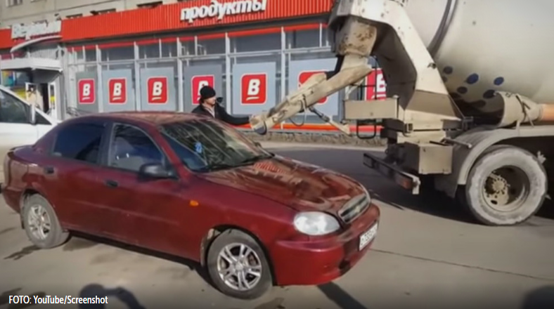 Bijesni suprug ženi do vrha ispunio automobil betonom (VIDEO)