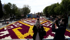 Istanbul: Na trgu Sultanahmet izložen ”ćilim” od 564.000 tulipana (FOTO)