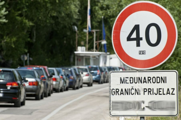 Gužve na granicama BiH: Na Doljanima i Bosanskom Brodu čekanja do sat vremena