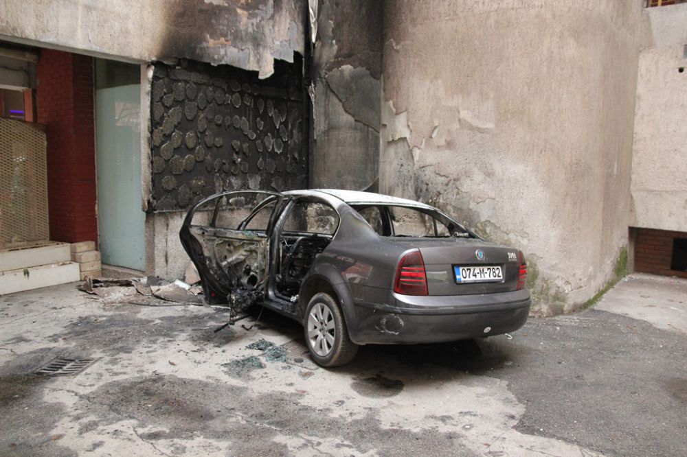 Uhapšena trojka iz Tuzle koja je zapalila dva automobila u Zenici