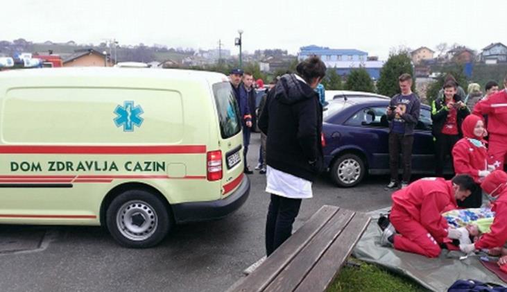 Cazin: Pacijent preminuo u sudaru Golfa i vozila Hitne pomoći