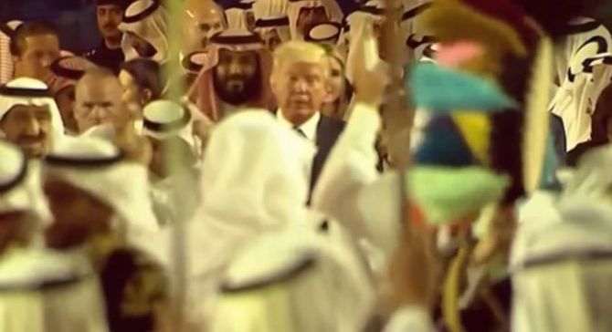 Trump sa osmjehom na licu igrao kolo sa Saudijcima (VIDEO)