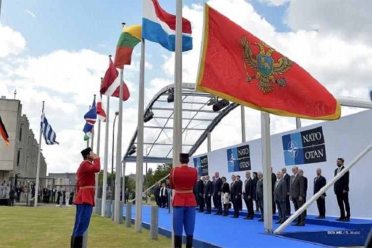 Na ceremoniji prijema u NATO podignuta pogrešna zastava Crne Gore