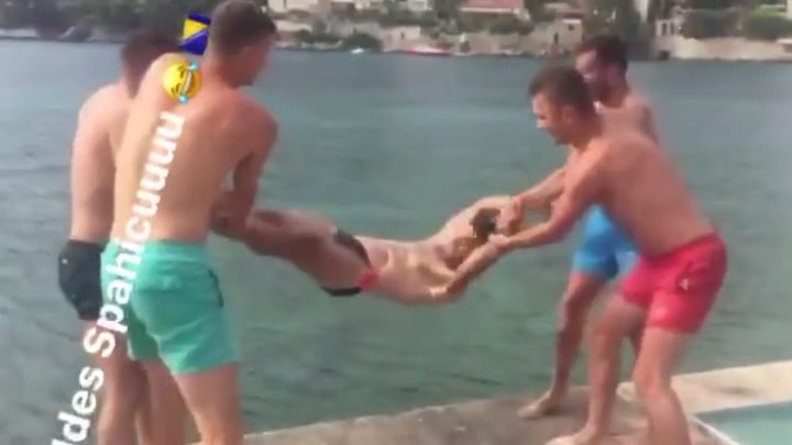 Sjajna zabava u Dubrovniku: Džeko ,,bacio'' Spahića u more (VIDEO)