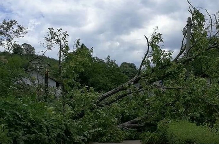 Jako nevrijeme u Gradačcu, oštećeno preko 50 stambenih objekata