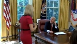 Trump se na pressici udvarao novinarki (VIDEO)