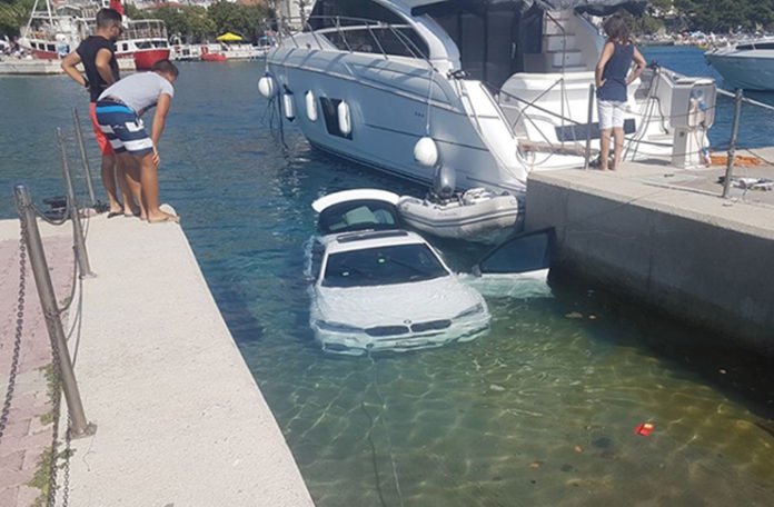 Neko je u Baškoj Vodi “parkirao” BMW u more