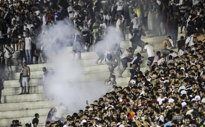 Veliki derbi u sjeni nereda: Policija pucala, nekoliko osoba ranjeno (VIDEO)