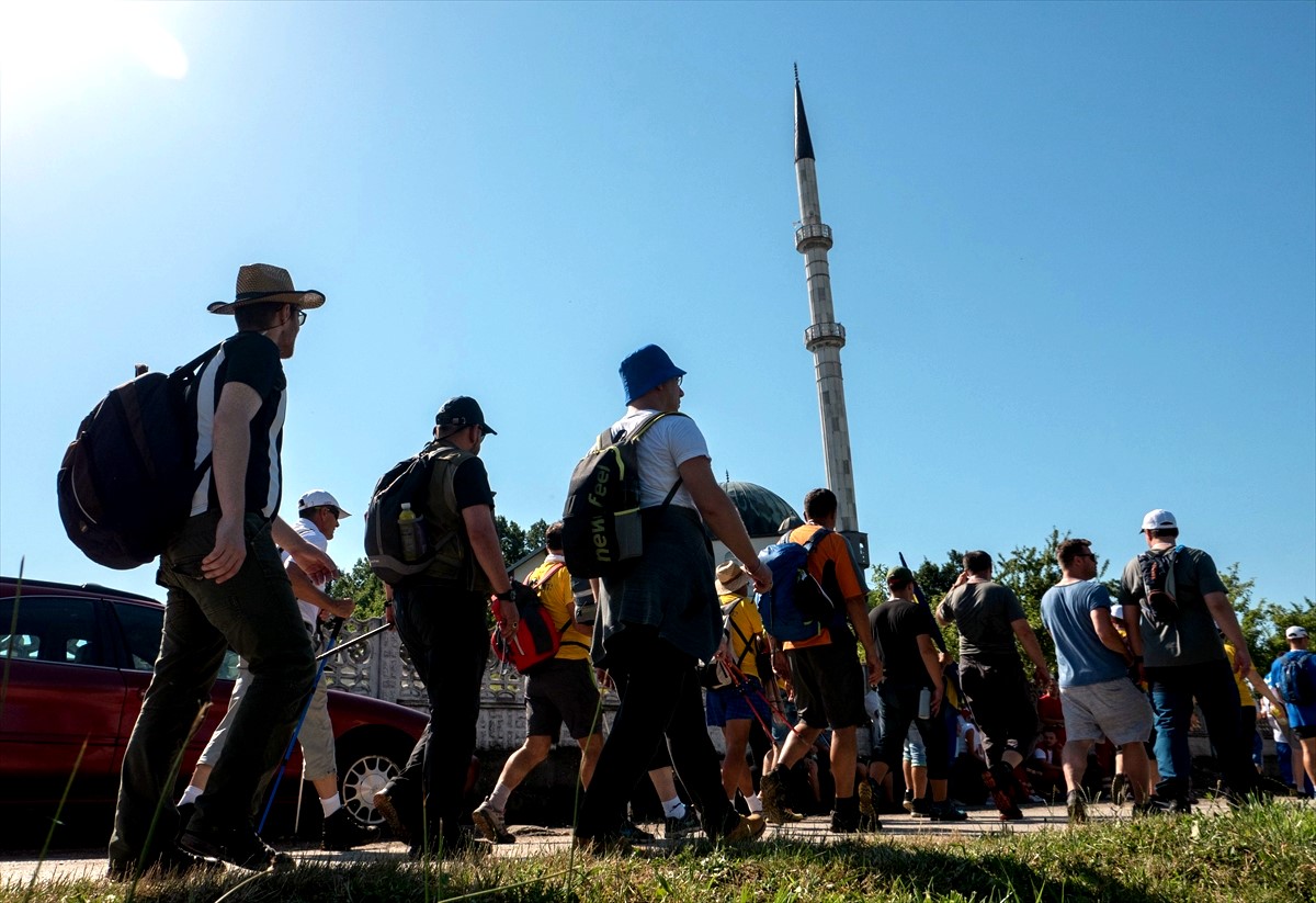 Stotinjak učesnika u Maršu mira 'Žepa - Srebrenica' krenulo ka Potočarima