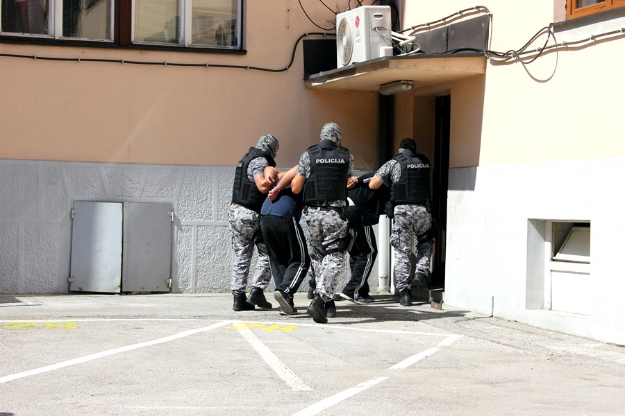 MUP TK u pretresima pronašao drogu i ručnu bombu