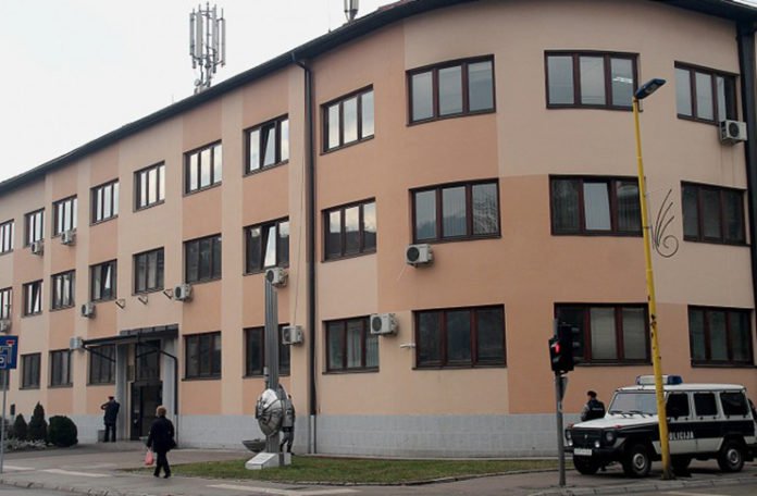 Načelnik PU Lukavac osumnjičen za odavanje službene tajne, policija mu pretresla stan