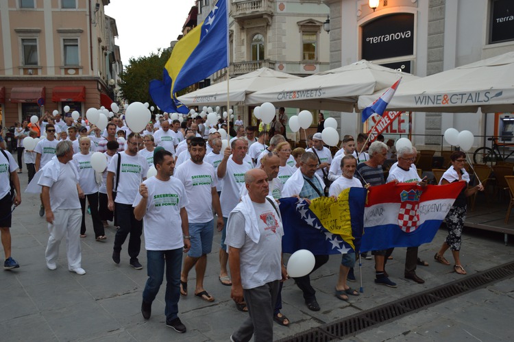 Pula: Mimohodom sjećanja obilježena godišnjica genocida u Srebrenici