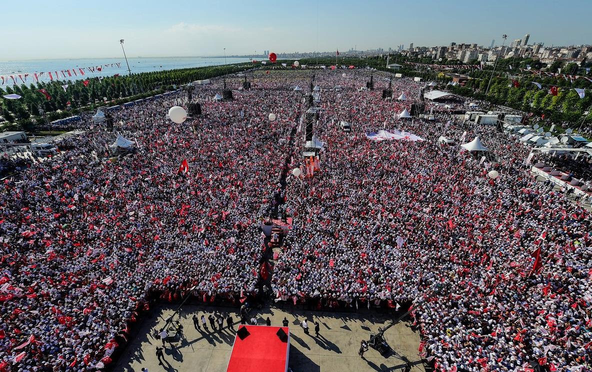 Turska: Masovni protesti protiv Erdogana, desetine hiljada ljudi stigle u Istanbul