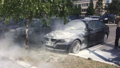 Tuzla: Na parkingu TC Omega zapalio se automobil BMW (FOTO)