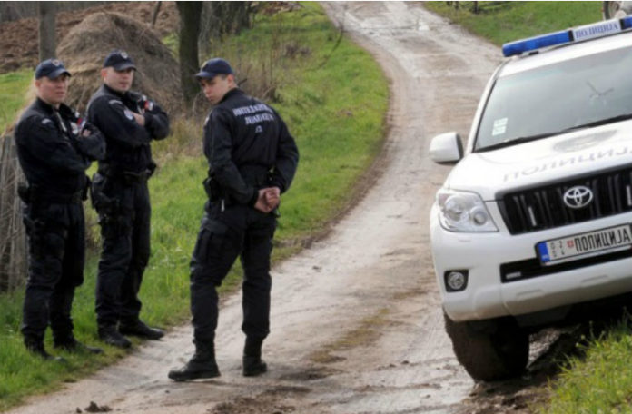 Muškarac izrešetan ispred svoje kuće dok je čekao prijatelja